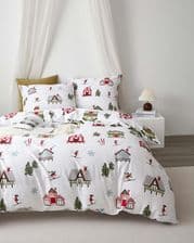 Spod Igły I Nitki Pościel Świąteczna Satyna Bawełniana Skiing 160X200 Biała Wielokolorowy Nadruk Narciarze Szusujący W Zimowym Krajobrazie
